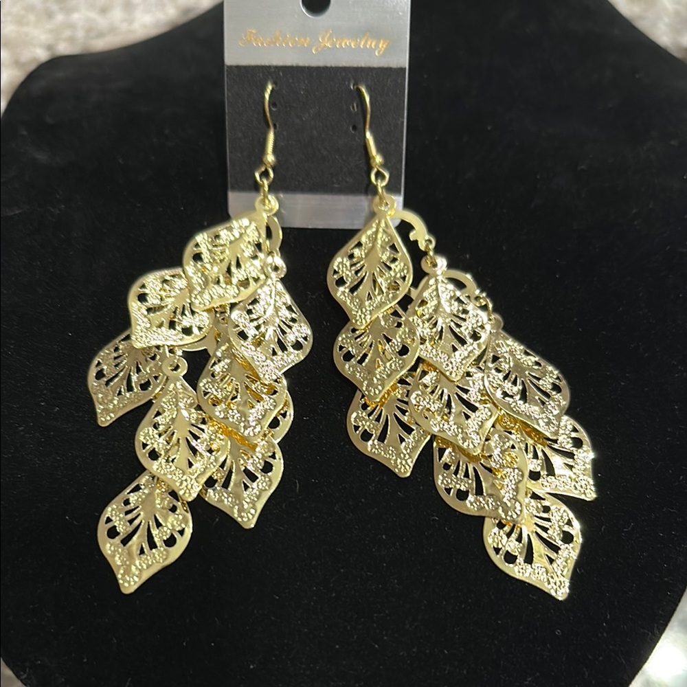👑Gold or Silver Leaf Dangle Earrings